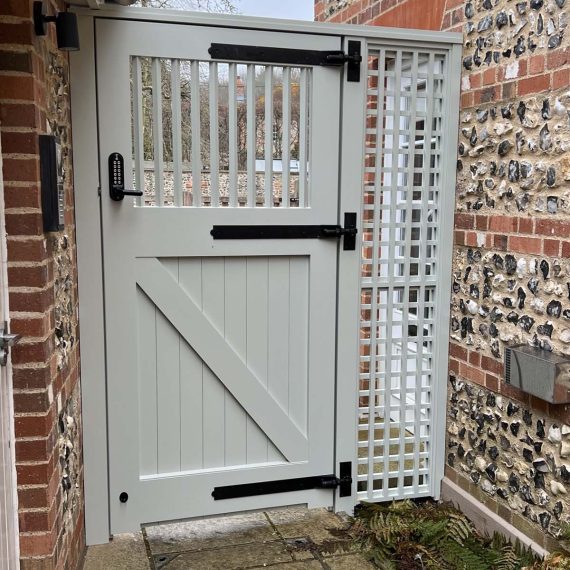Cross Trelliage Cottage Accoya Trellis
