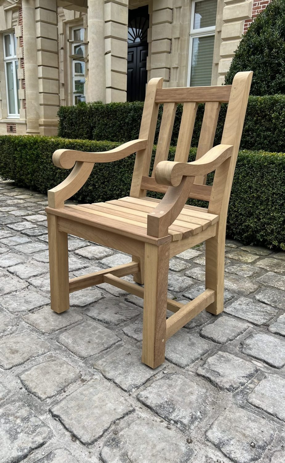 Carver Traditional solid oak outdoor garden carver with armrests made to order, made in he cotswolds.