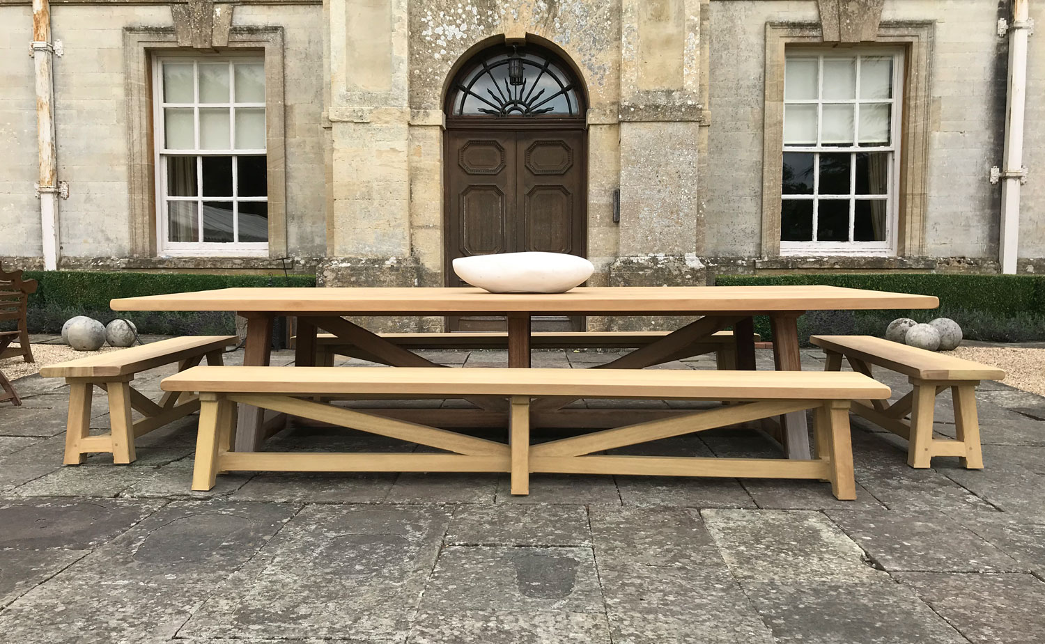 Platinum Handmade oak garden table by Oxford Planters, crafted in the Cotswolds